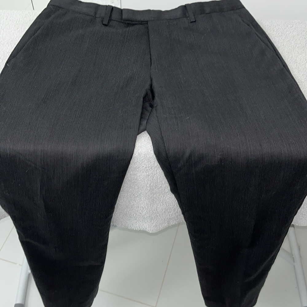 Hugo Boss Dress Pants, Charcoal. VGUC. 100% Virgin Wool waist 32” inseam 31” - Picture 8 of 16